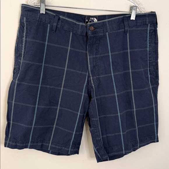 The North Face Navy Blue & teal plaid shorts 100%
Cotton fabric buttons 38” reg. - Picture 1 of 13